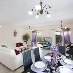 Kavo Sunshine - Beautiful 3 Bedroom With Private Pool *