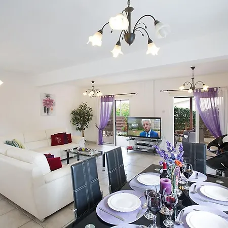 Kavo Sunshine - Beautiful 3 Bedroom With Private Pool *