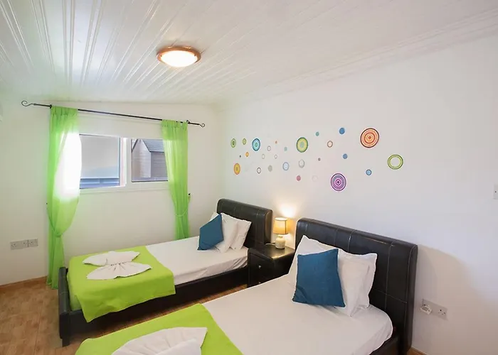 Kavo Sunshine - Beautiful 3 Bedroom With Private Pool