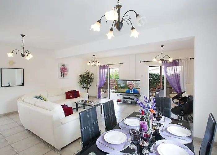 Kavo Sunshine - Beautiful 3 Bedroom With Private Pool *