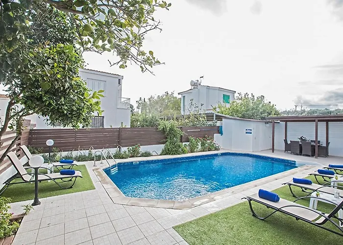 Kavo Sunshine - Beautiful 3 Bedroom With Private Pool *